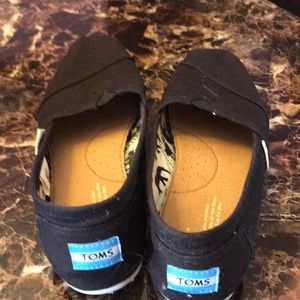 Black toms barely worn